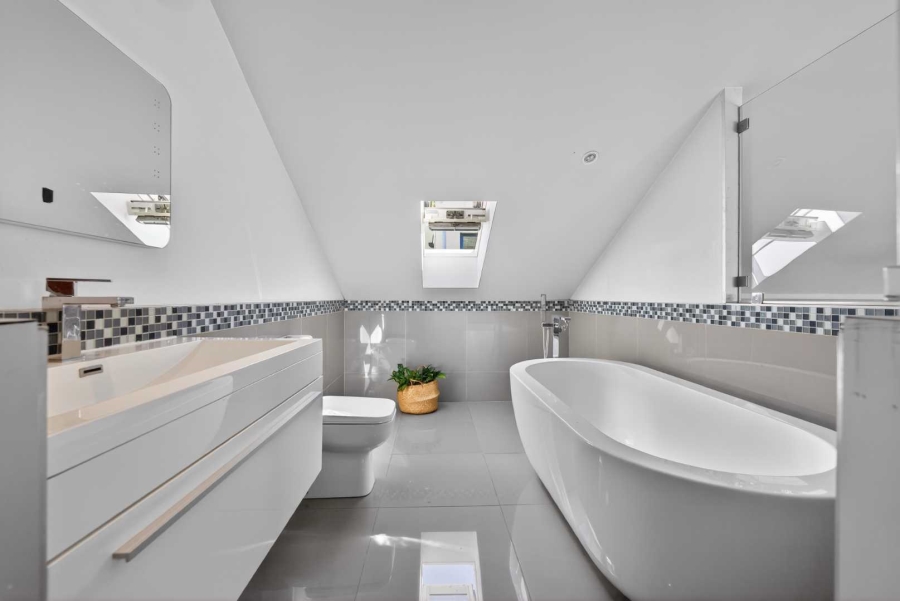 2 Bedroom Property for Sale in Oranjezicht Western Cape